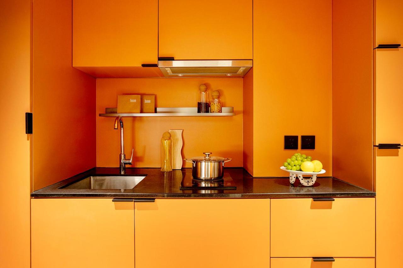 Base-Beijing Wangfujing Serviced Apartment- In Hutong &Bike Rental &Close To Forbidden City, Tian'Anmen Square &Subway Nearby &Free Coffee &Washing Machine,Kitchen &Restaurant Discount &English Speaking &High Speed Free Wifi ภายนอก รูปภาพ A typical kitchen