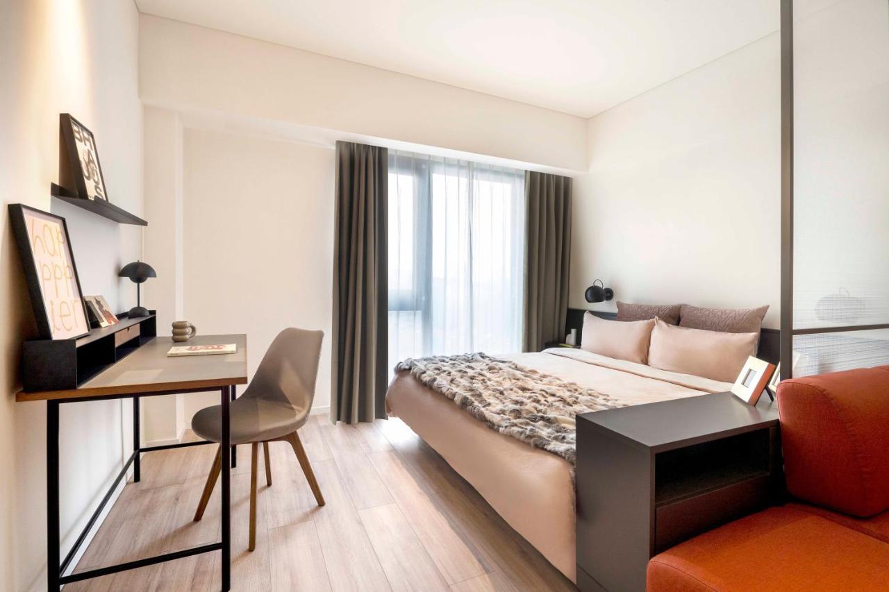 Base-Beijing Wangfujing Serviced Apartment- In Hutong &Bike Rental &Close To Forbidden City, Tian'Anmen Square &Subway Nearby &Free Coffee &Washing Machine,Kitchen &Restaurant Discount &English Speaking &High Speed Free Wifi ภายนอก รูปภาพ Bedroom