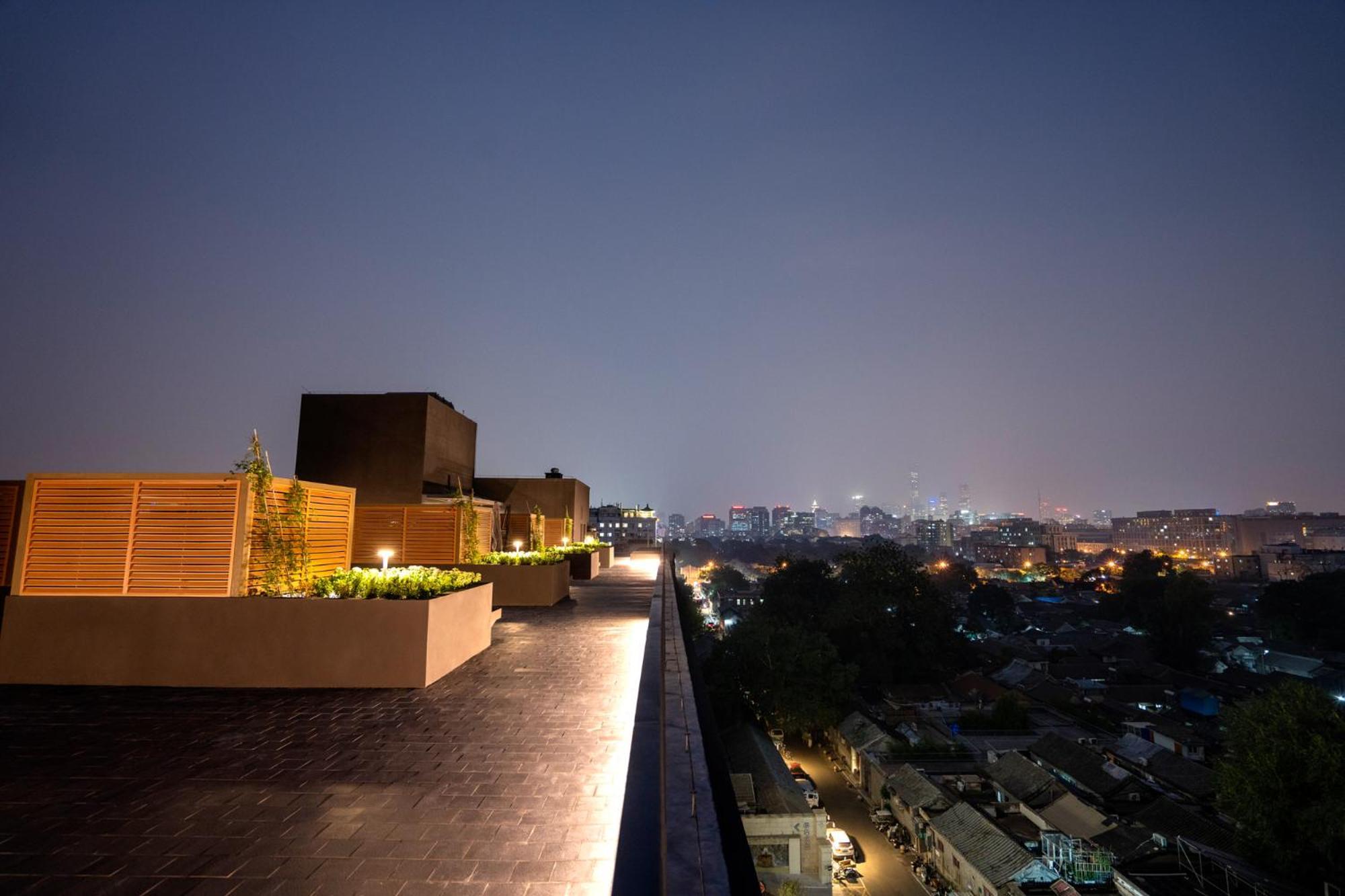 Base-Beijing Wangfujing Serviced Apartment- In Hutong &Bike Rental &Close To Forbidden City, Tian'Anmen Square &Subway Nearby &Free Coffee &Washing Machine,Kitchen &Restaurant Discount &English Speaking &High Speed Free Wifi ภายนอก รูปภาพ View from the rooftop