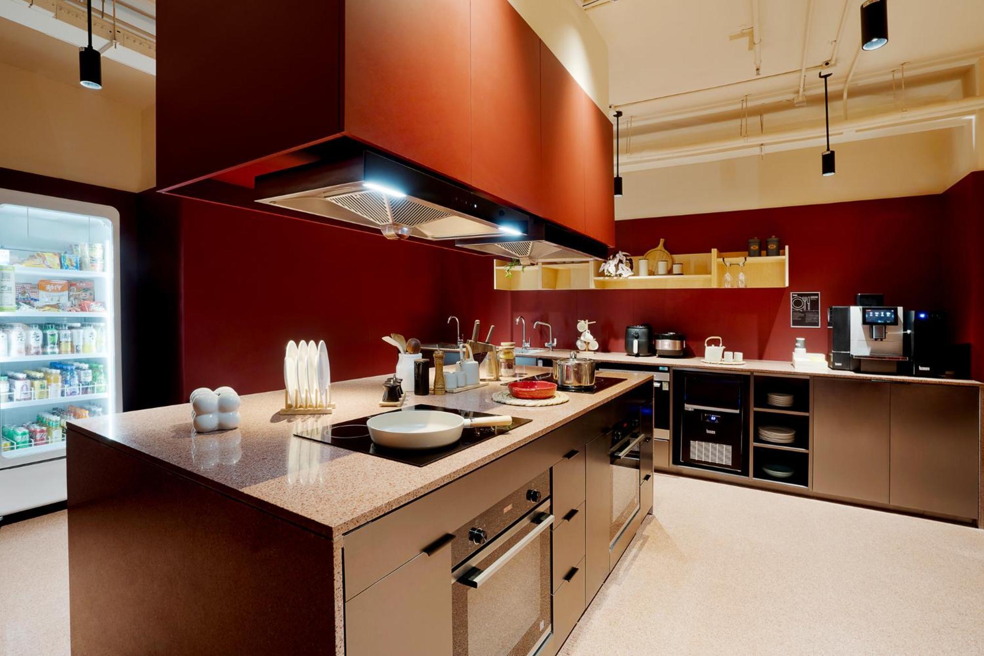 Base-Beijing Wangfujing Serviced Apartment- In Hutong &Bike Rental &Close To Forbidden City, Tian'Anmen Square &Subway Nearby &Free Coffee &Washing Machine,Kitchen &Restaurant Discount &English Speaking &High Speed Free Wifi ภายนอก รูปภาพ A typical kitchen