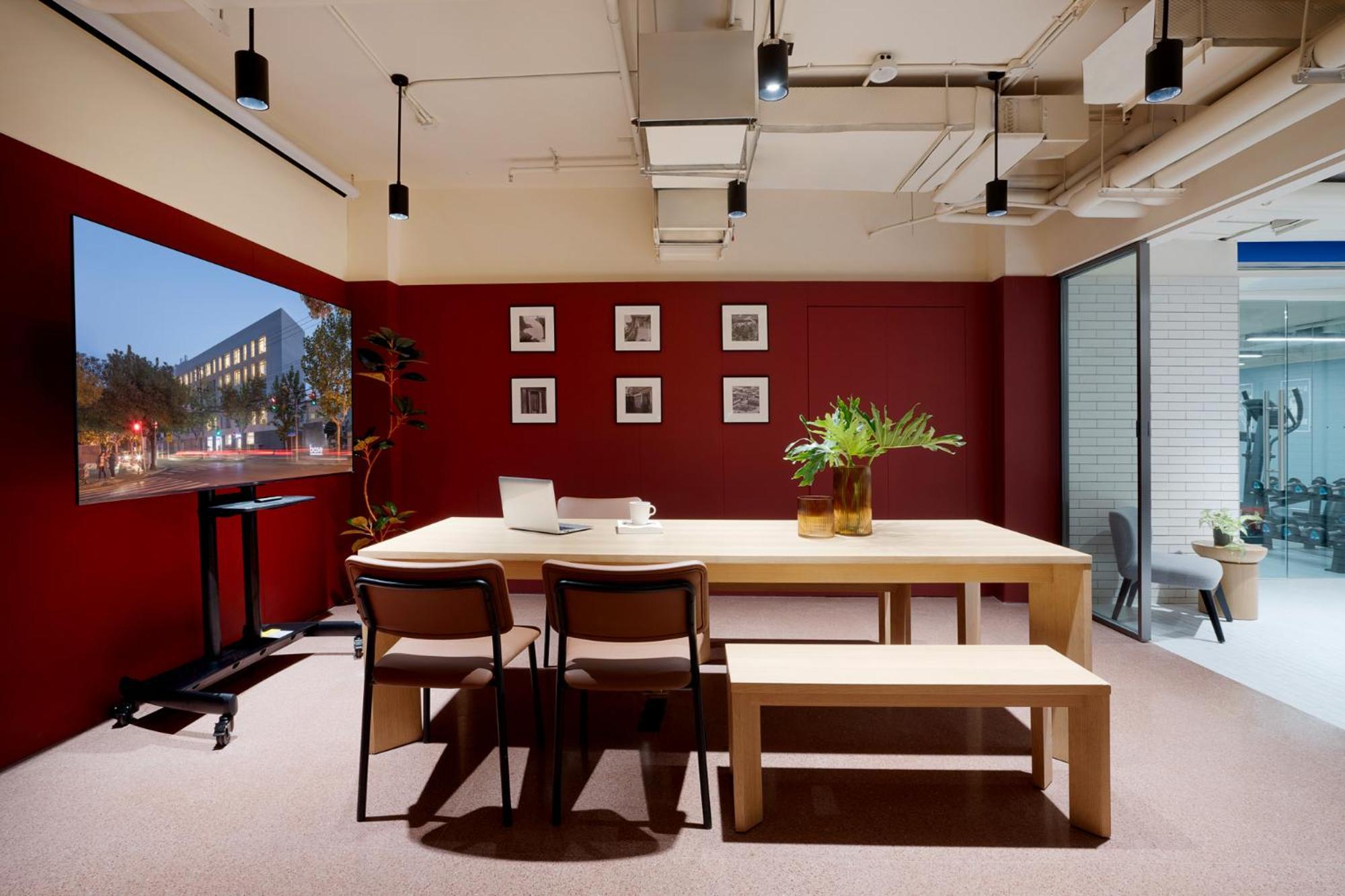 Base-Beijing Wangfujing Serviced Apartment- In Hutong &Bike Rental &Close To Forbidden City, Tian'Anmen Square &Subway Nearby &Free Coffee &Washing Machine,Kitchen &Restaurant Discount &English Speaking &High Speed Free Wifi ภายนอก รูปภาพ The interior of the library