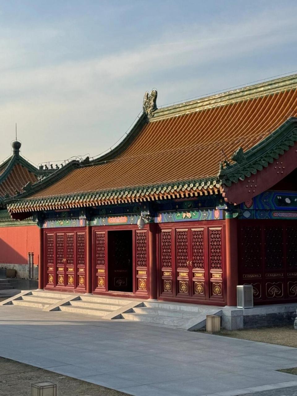 Base-Beijing Wangfujing Serviced Apartment- In Hutong &Bike Rental &Close To Forbidden City, Tian'Anmen Square &Subway Nearby &Free Coffee &Washing Machine,Kitchen &Restaurant Discount &English Speaking &High Speed Free Wifi ภายนอก รูปภาพ The gate of the temple