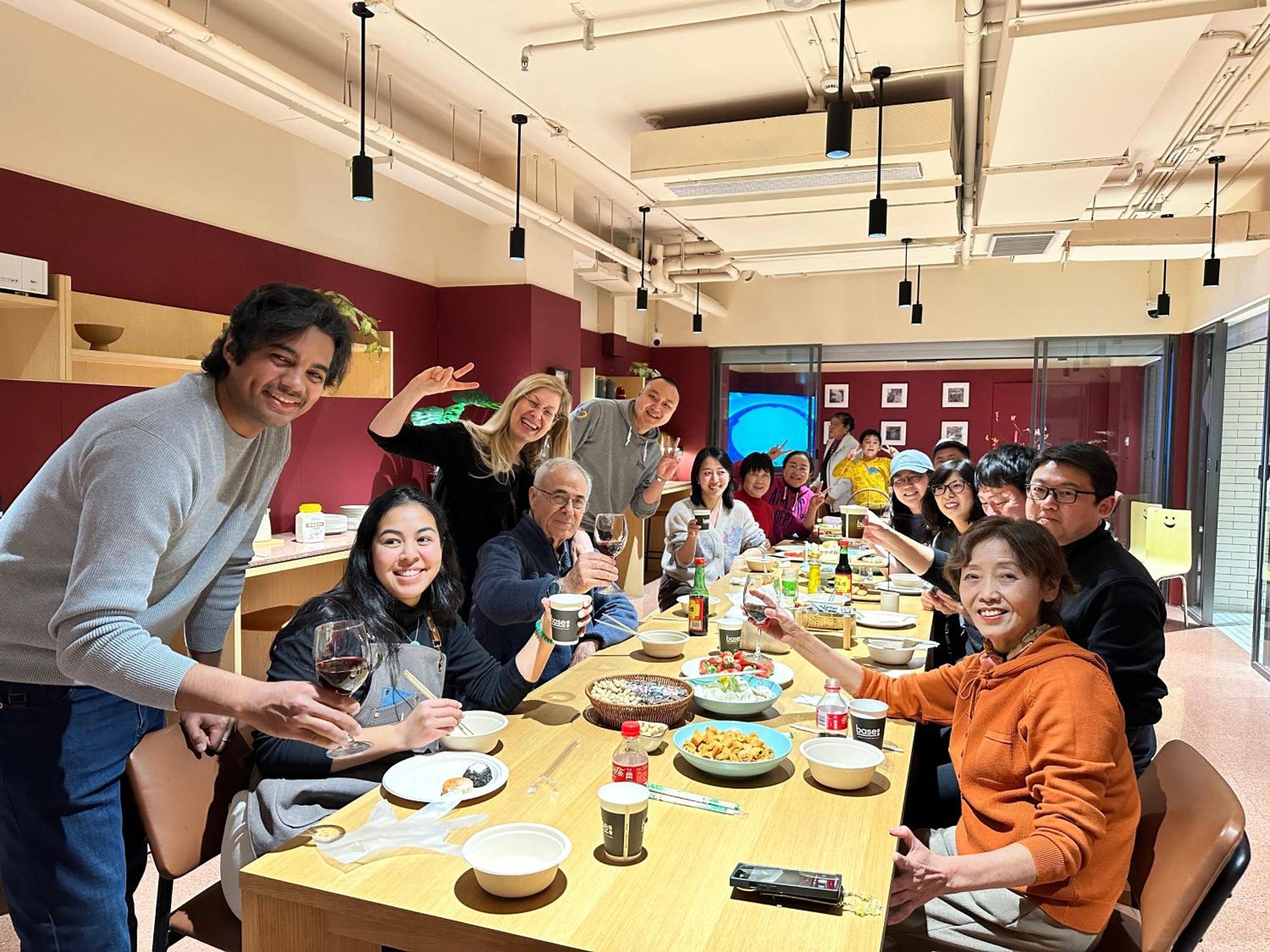 Base-Beijing Wangfujing Serviced Apartment- In Hutong &Bike Rental &Close To Forbidden City, Tian'Anmen Square &Subway Nearby &Free Coffee &Washing Machine,Kitchen &Restaurant Discount &English Speaking &High Speed Free Wifi ภายนอก รูปภาพ A group of students from the University of Hong Kong, 2019