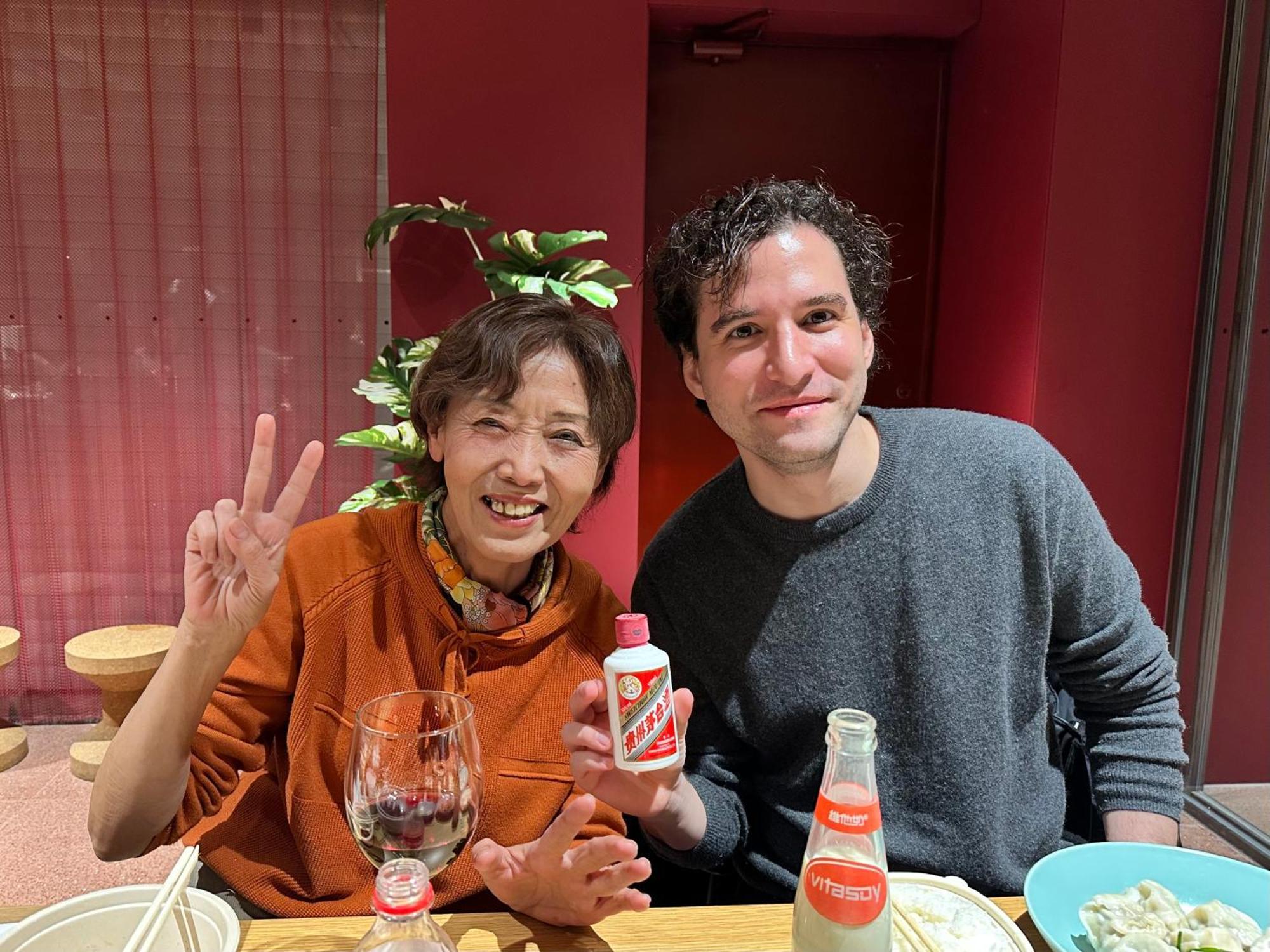 Base-Beijing Wangfujing Serviced Apartment- In Hutong &Bike Rental &Close To Forbidden City, Tian'Anmen Square &Subway Nearby &Free Coffee &Washing Machine,Kitchen &Restaurant Discount &English Speaking &High Speed Free Wifi ภายนอก รูปภาพ Yoko Kanno and Rob Kaz